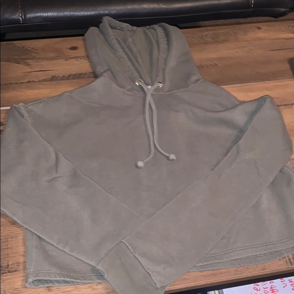 Cropped green hoodie